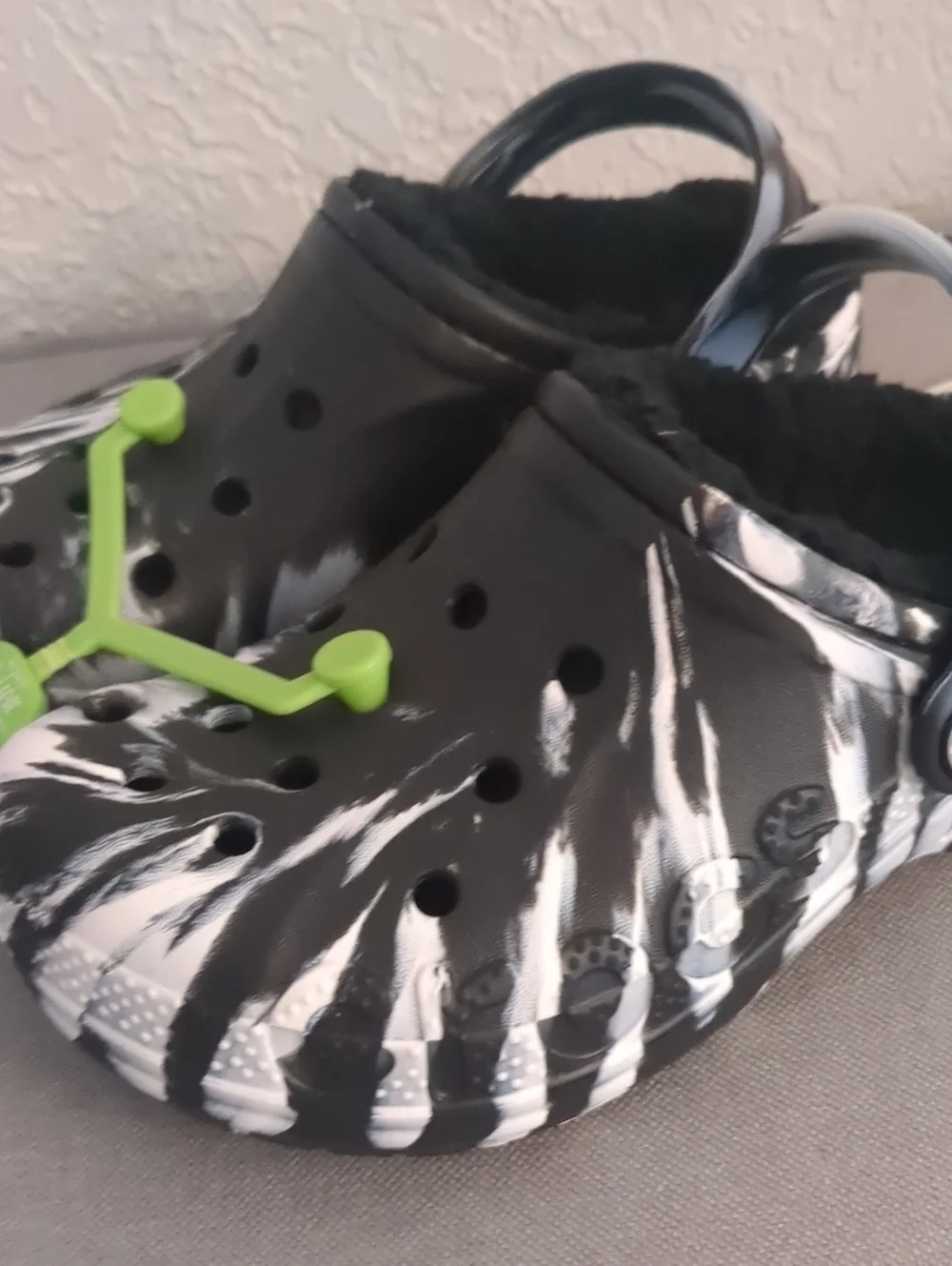 NWT CROCS Baya SZ 13 Kids Classic Lined Clog in Black & White Marble